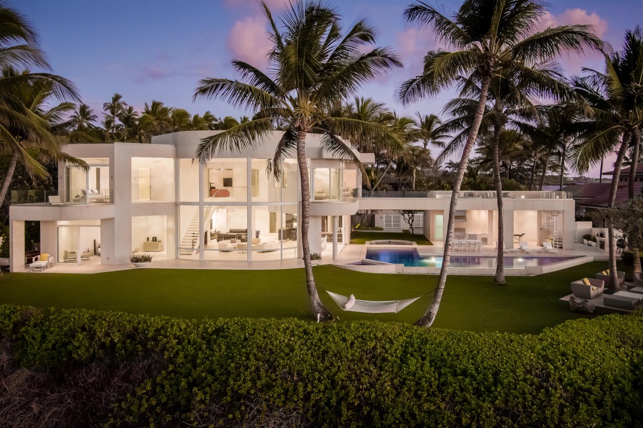 In One of Maui’s Biggest Deals, Waterfront Home Sells for 32.67