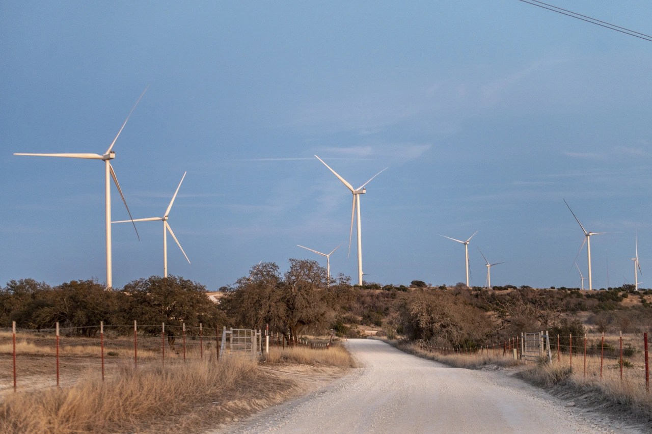 Investors Plow Into Renewables, but Projects Aren’t Getting Built Governors' Wind Energy Coalition