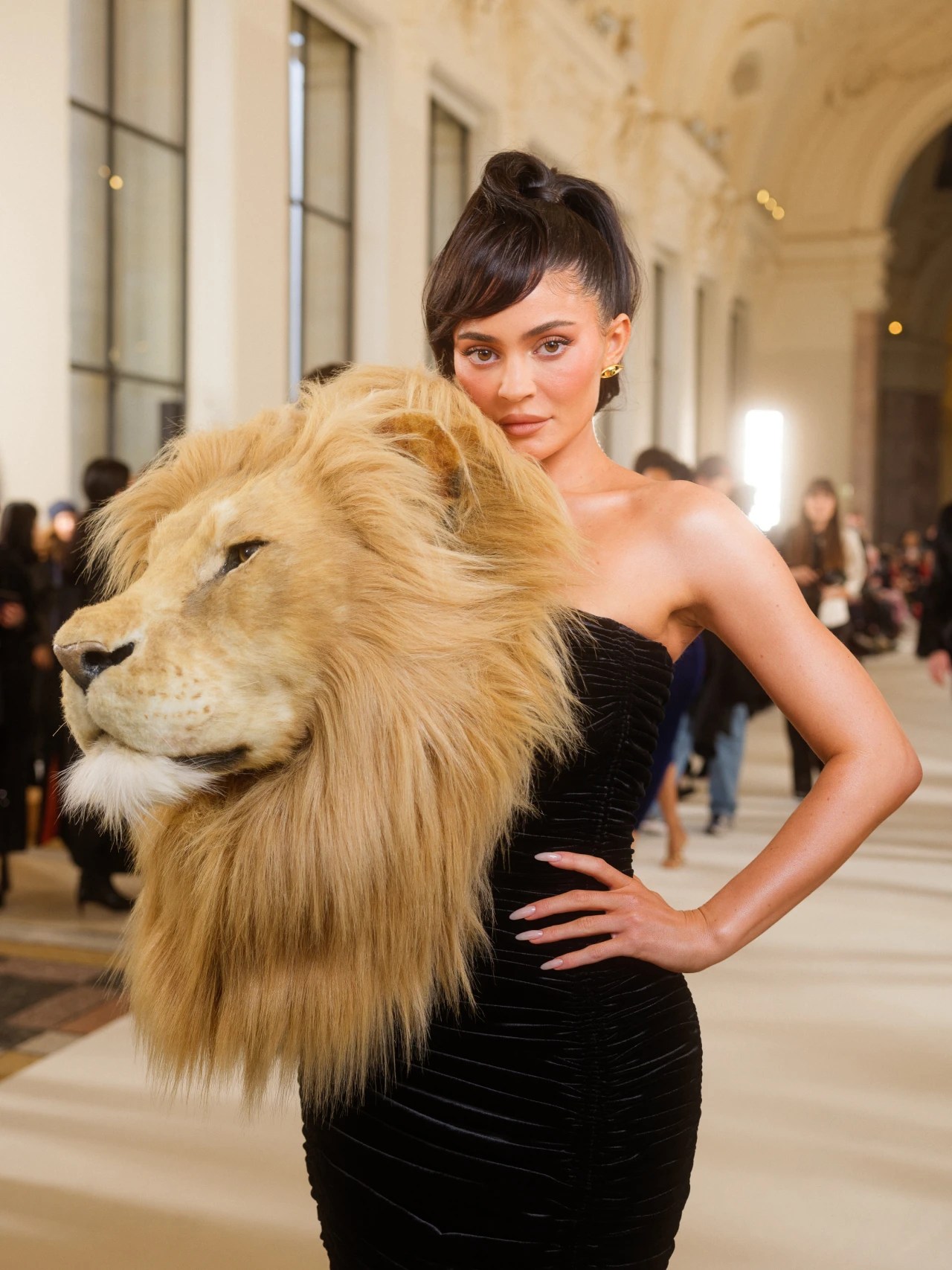 Why PETA—and Taxidermists—Approved of Kylie Jenner’s LionHead Dress WSJ