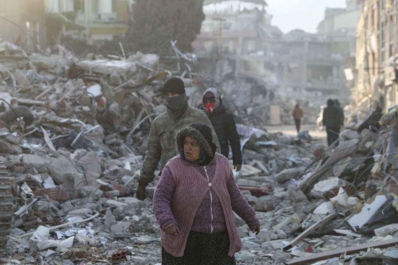 After Earthquake, Turkey Arrests Dozens Connected to Collapsed