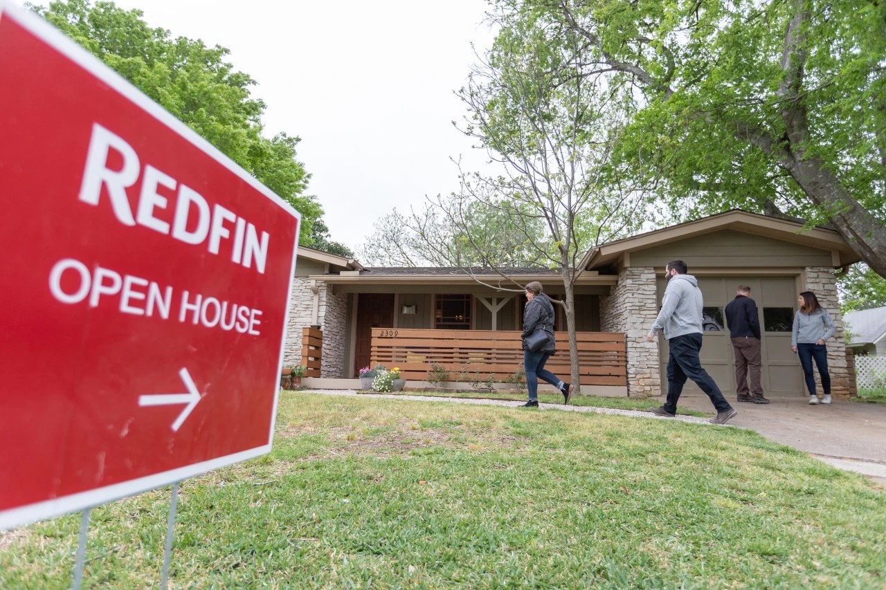 Redfin to Let Home Buyers Make Offers Via Website WSJ