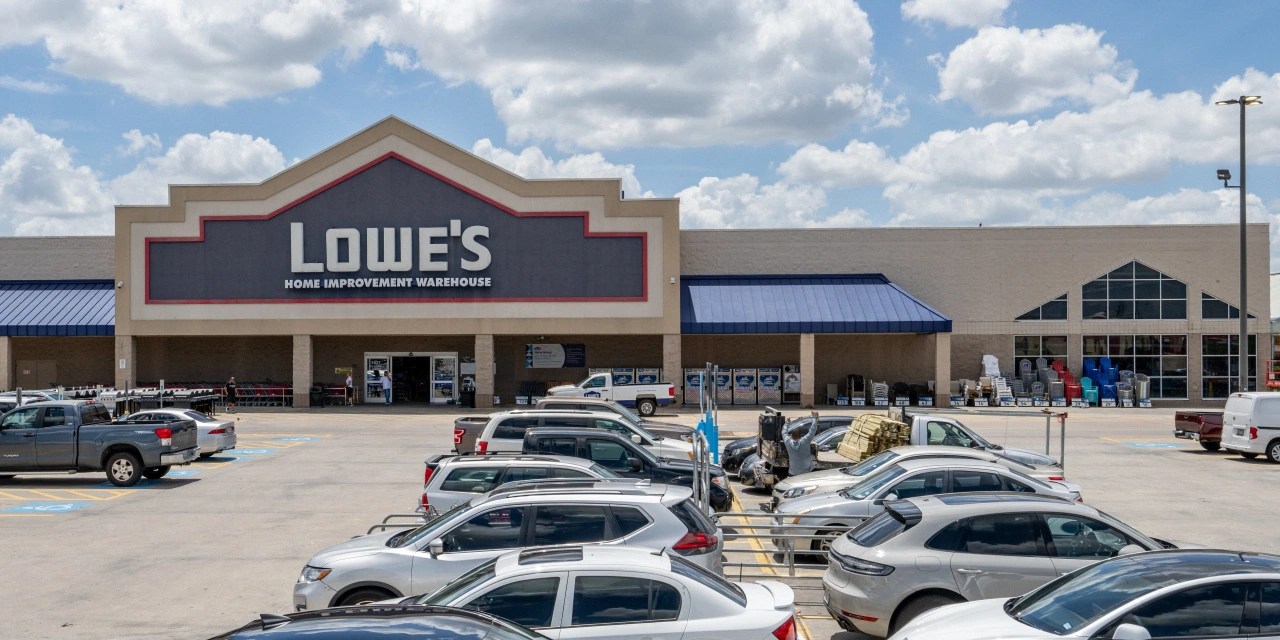 Lowe’s Opens Warehouses to Stow Goods to Improve Seasonal Distribution