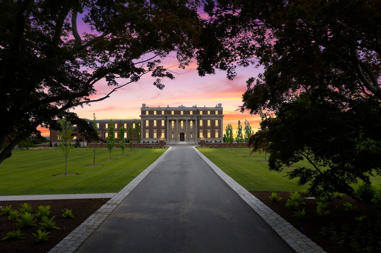 A Gilded Age Massachusetts Mansion Overlooking the Ocean Sells for 18.