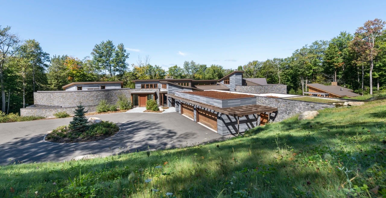 ‘Should I Keep Going?’ After His Wife’s Death, He Continued Building Their Dream Home WSJ