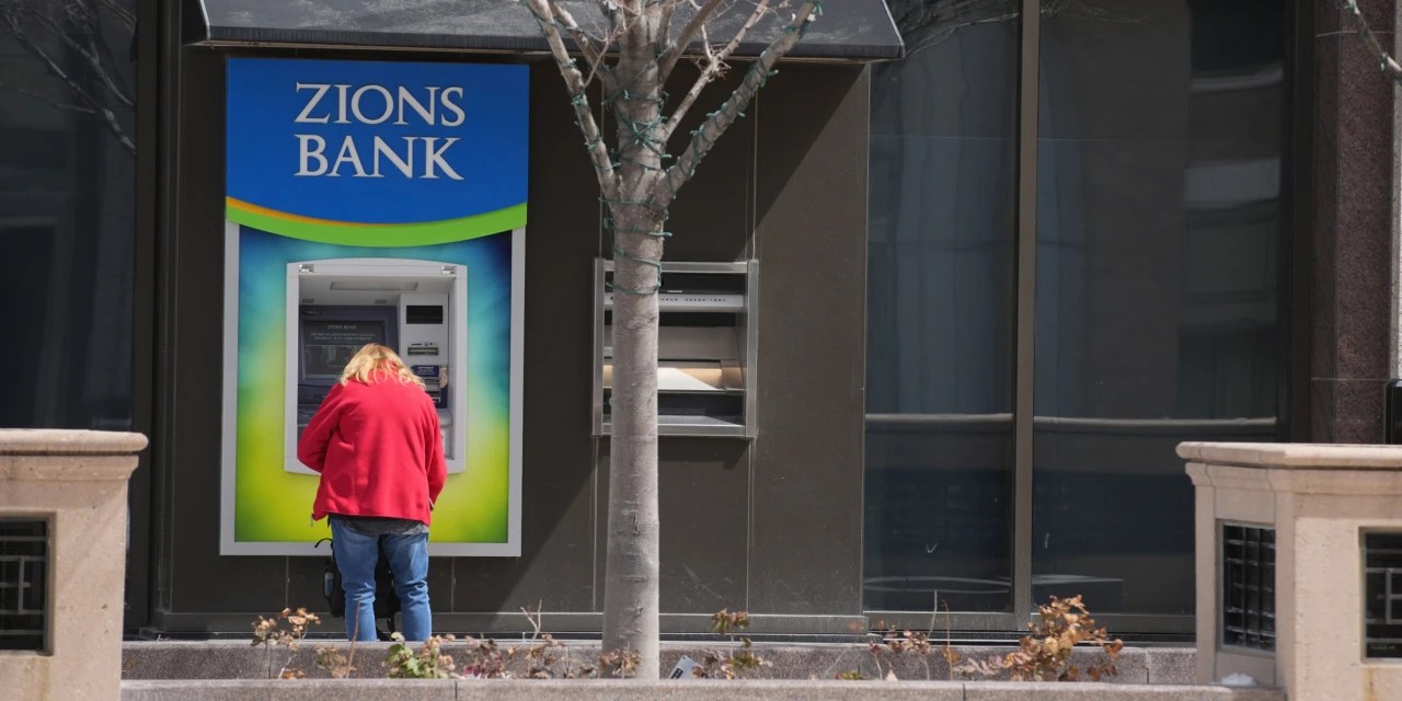 Regional Bank Stocks Trade Mixed After Moody's Downgrades