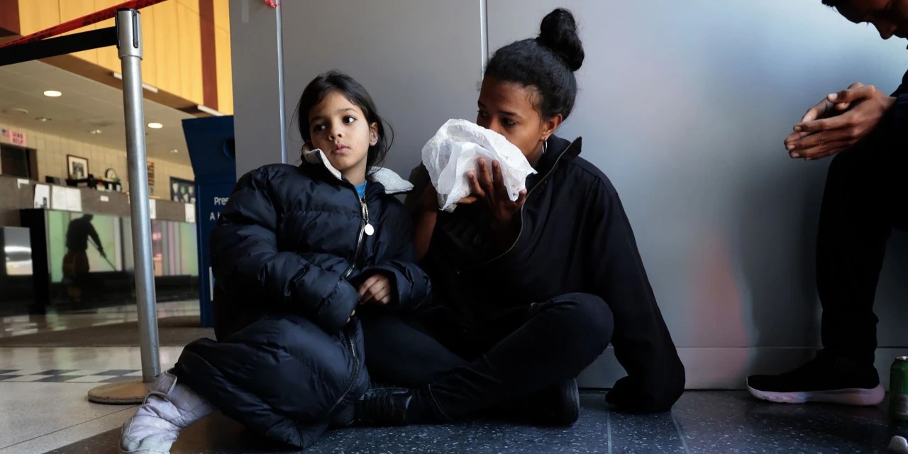 Migrants Sleep in Police Stations, Vacant Schools as Title 42 Ends WSJ