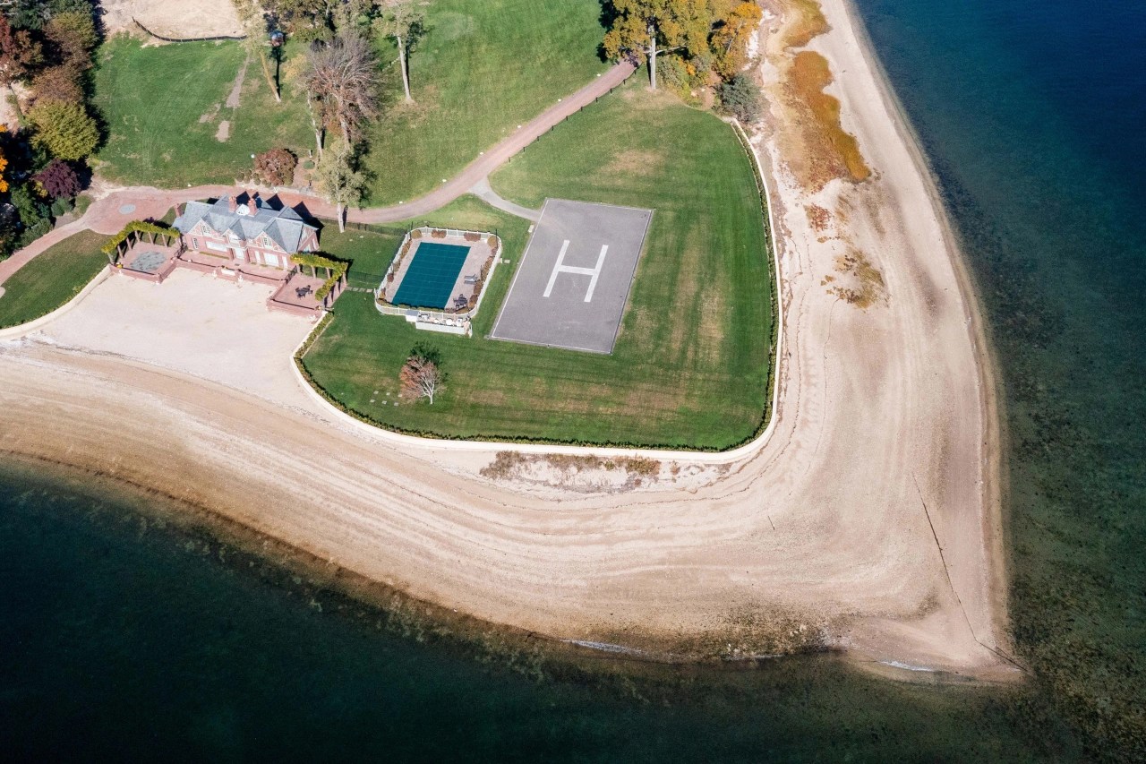 Billy Joel Is Movin’ Out of His 49 Million Long Island Mansion