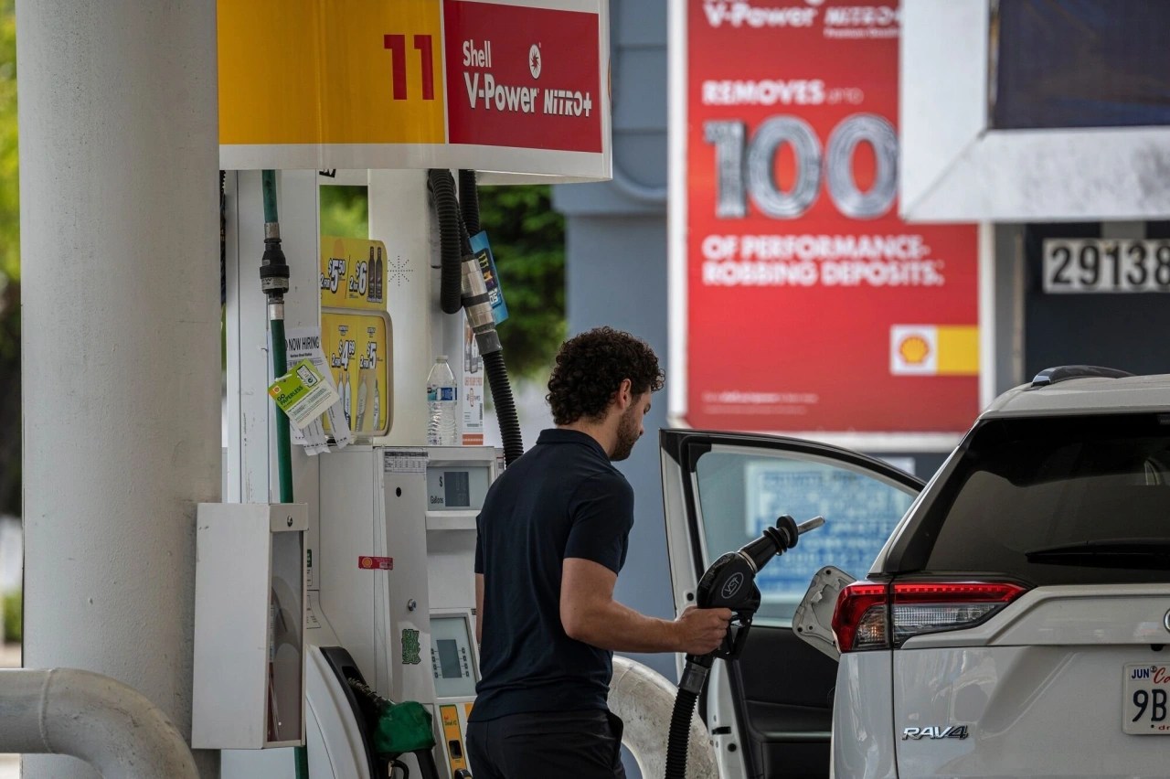 Gas Prices Give Drivers a Reprieve Heading Into Memorial Day Weekend WSJ