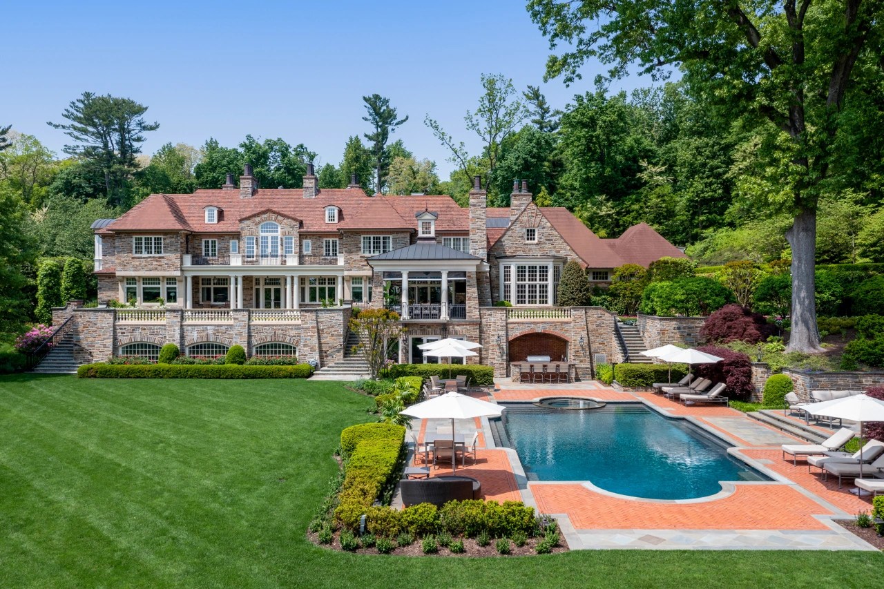 This 50 Million Long Island Mansion Is a Sports Lover’s Dream WSJ