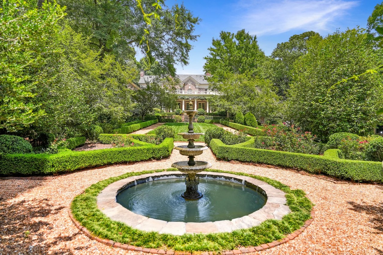 ‘Something Borrowed’ Author Emily Giffin Closes Chapter on Atlanta Home