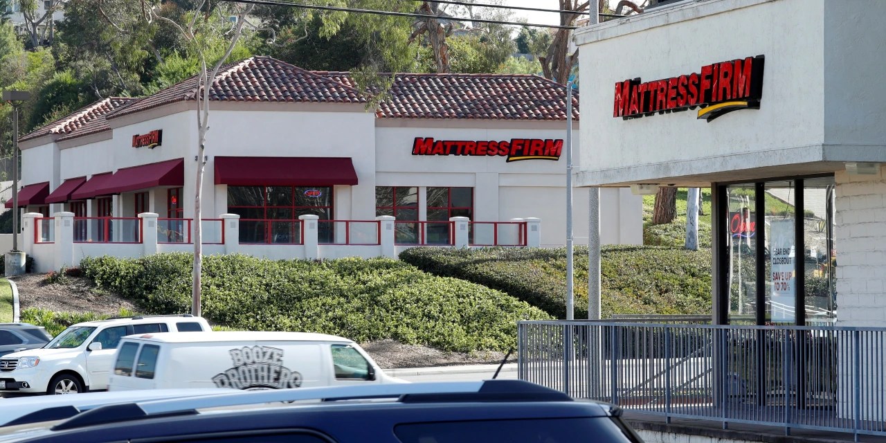 Steinhoff International Swung to 1H Pretax Profit on Gains From