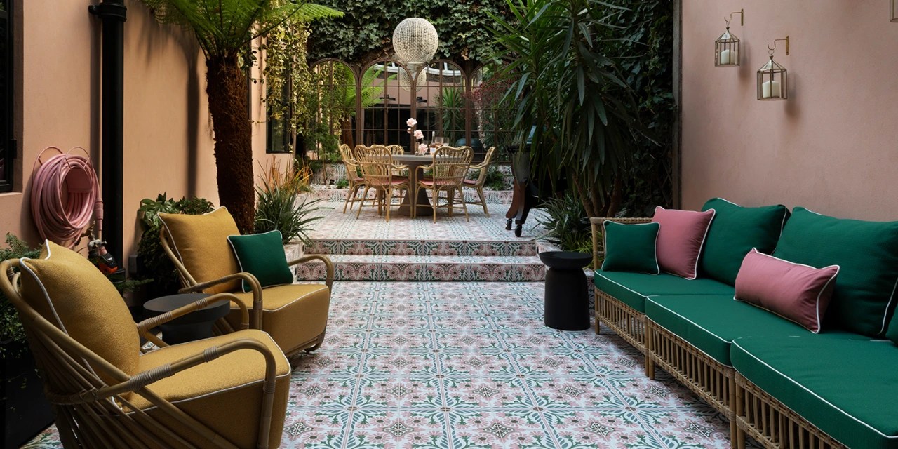 How to Turn Your Outdoor Dining Area Into a Magical, Peaceful Spot