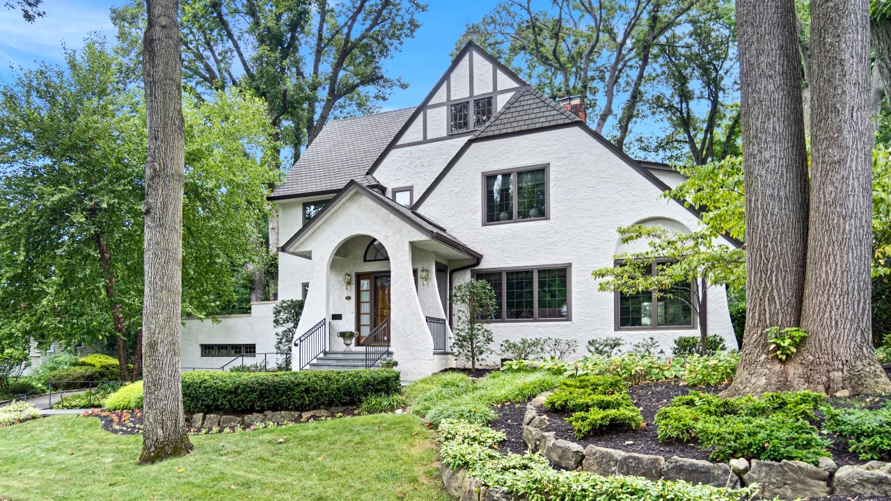 Groucho Marx’s Long Island Home Hits the Market for 2.3