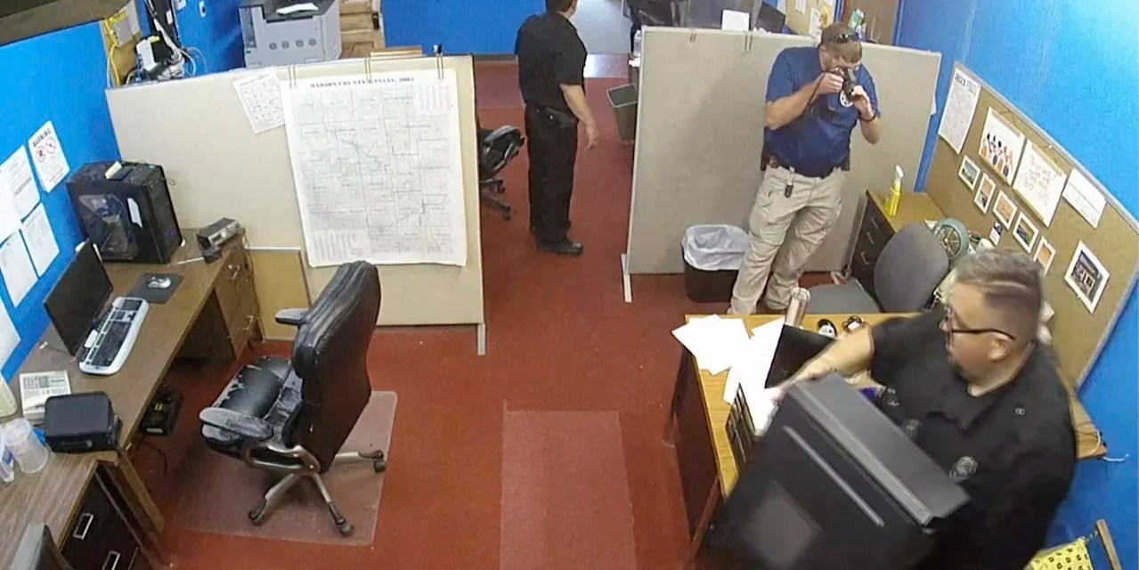 Raid On Small Kansas Paper Swept Up Information On Police Chief Wsj