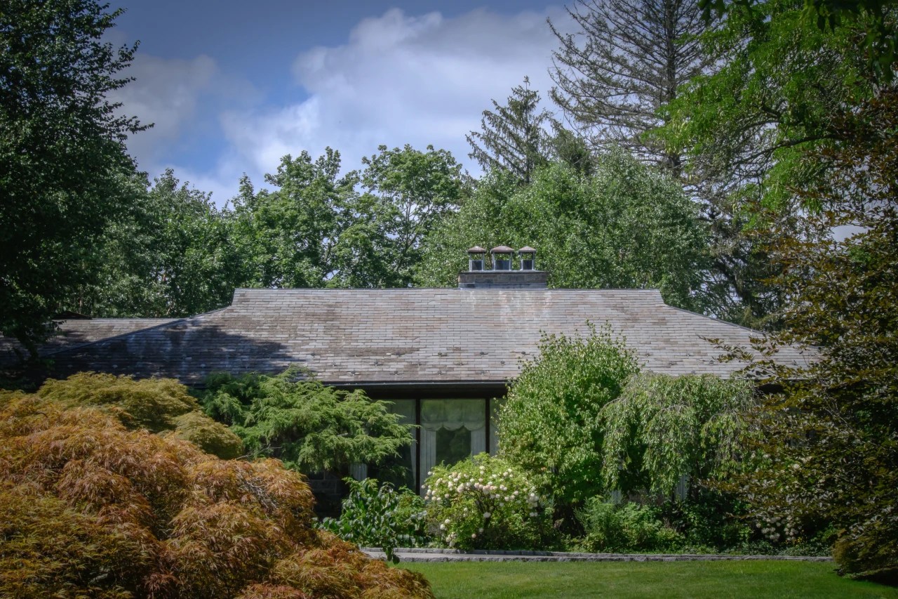 One of America’s Richest Towns Feuds Over an Architect. Was He a