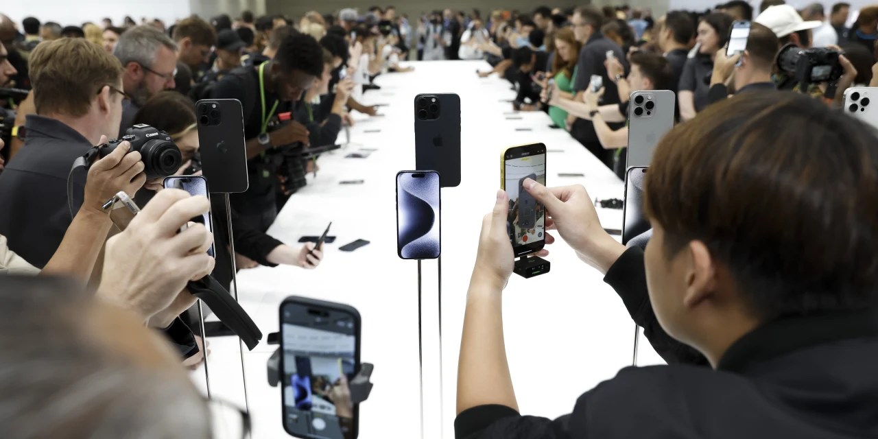 Carriers Are Offering Great iPhone 15 Deals—Just Beware the Fine Print