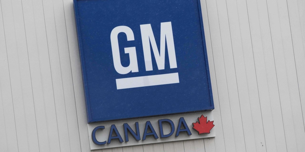 Canadian Auto Workers Go on Strike Against General Motors WSJ