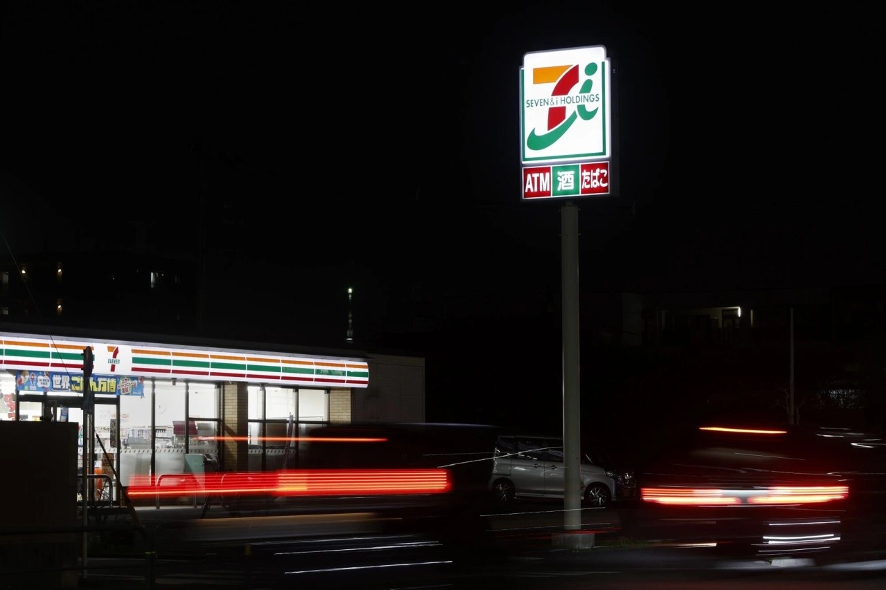 7-Eleven Owner Reports Profit Drop, Keeps Guidance - WSJ