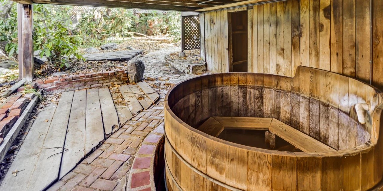 A Steamy Debate What to Do With Berkeley’s Famous NoClothingAllowed