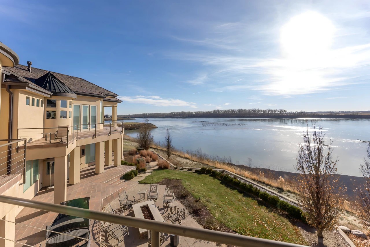 A Riverfront Home in a South Dakota Golf Community Asks 6 Million WSJ