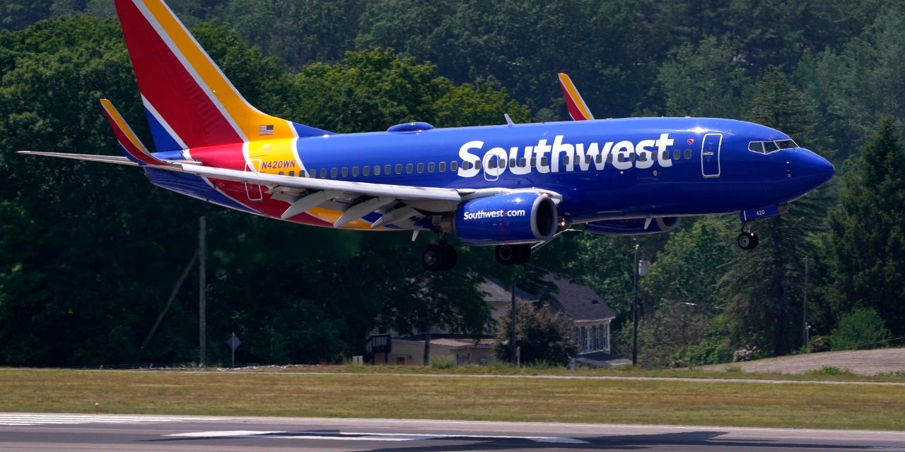 Southwest Airlines Pilots Strike Tentative Deal for 50 Pay Raise WSJ