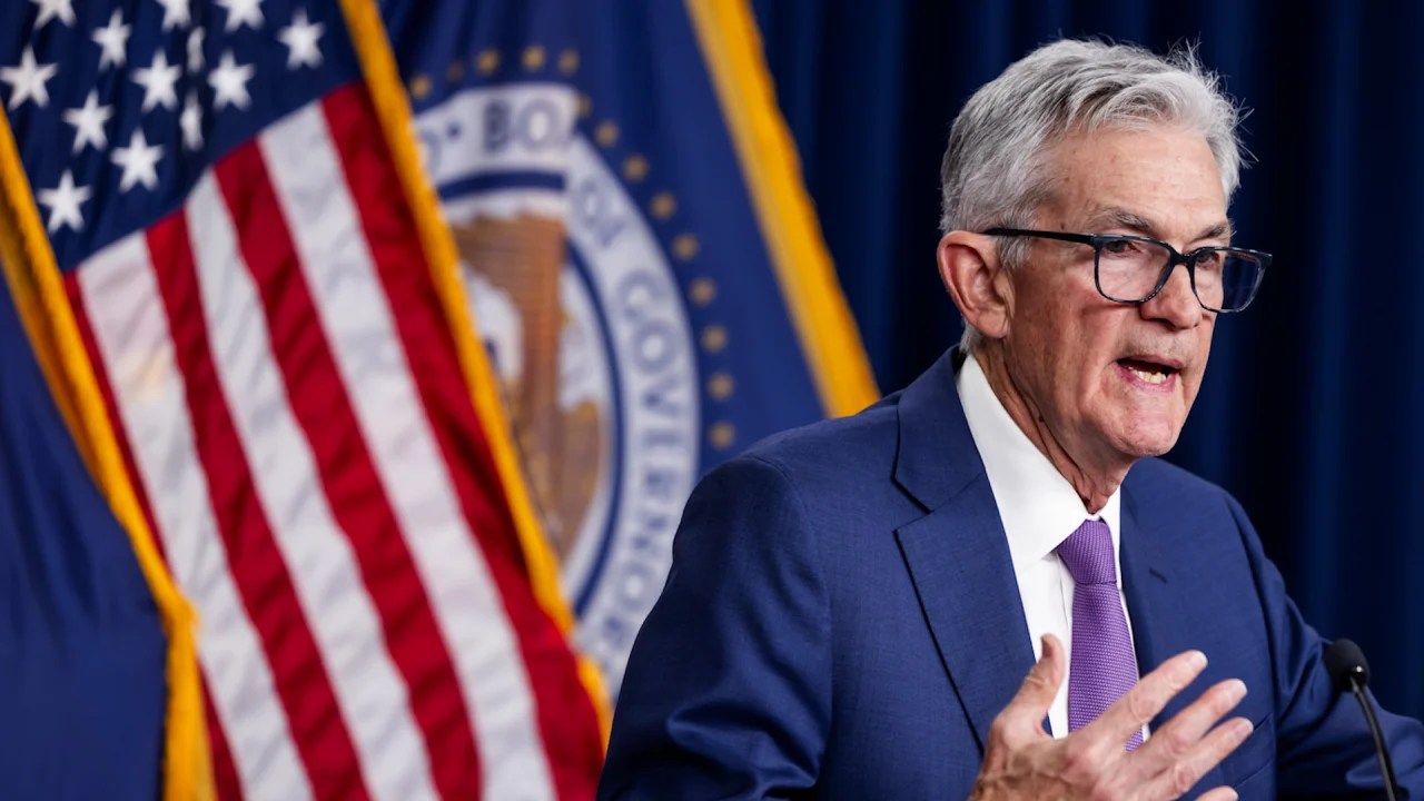 Watch Federal Reserve Leaves Rates Unchanged, Signals Cuts