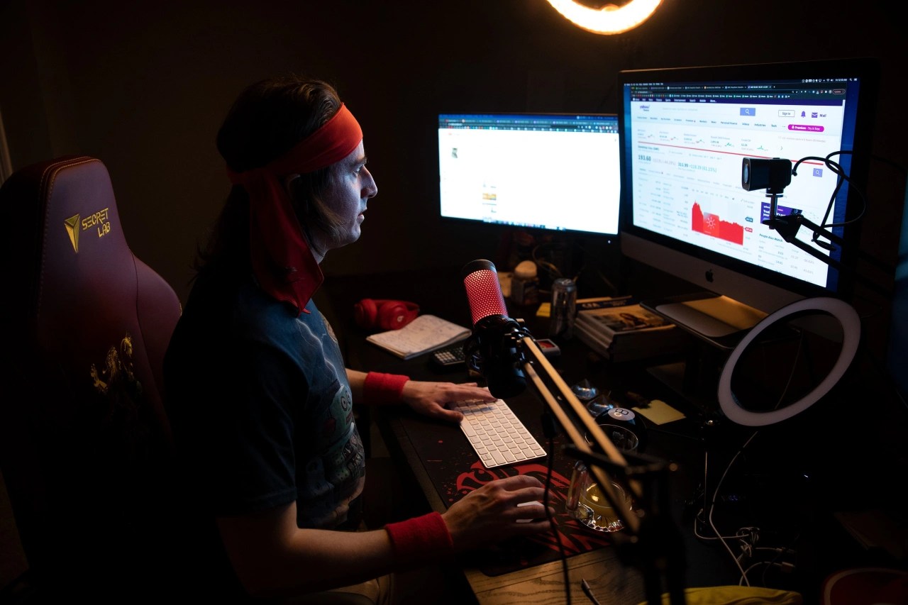 Keith Gill Hops on the Livestream