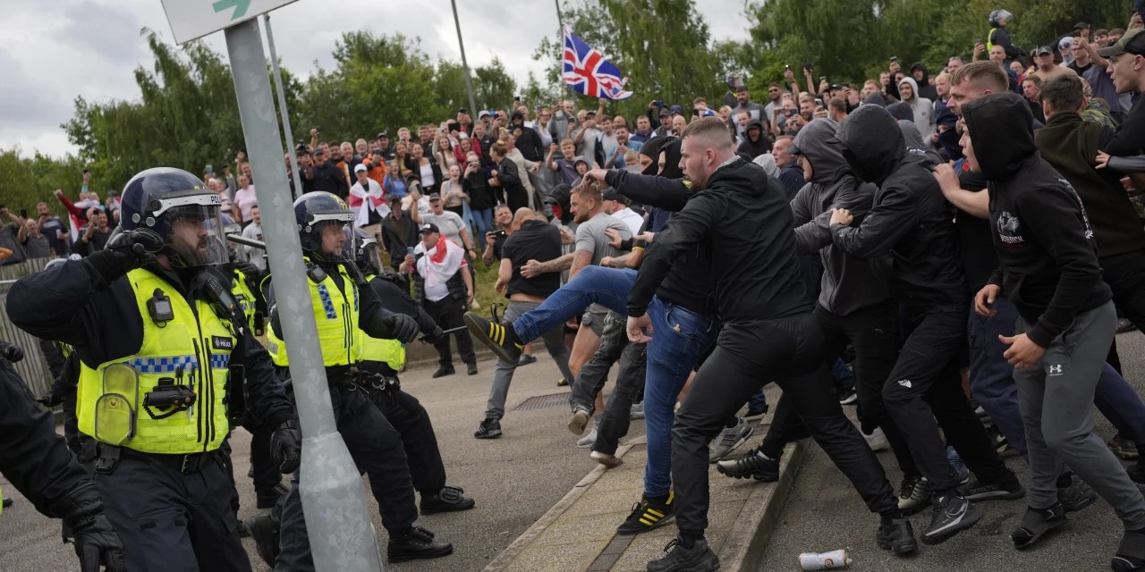 AntiImmigration Protesters Clash With U.K. Police WSJ