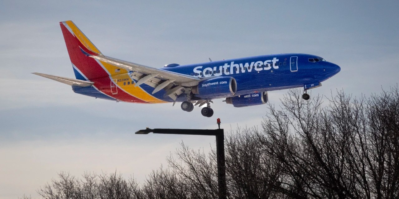 Southwest Plane Aborts Landing to Avoid Private Jet on Runway WSJ