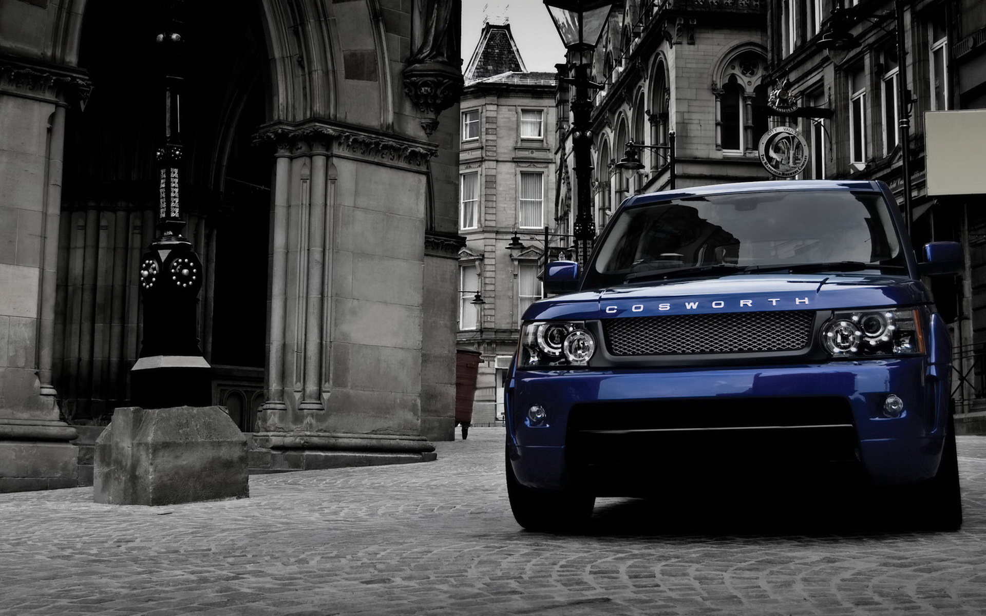 Stunning Range Rover HD Wallpaper Urban Elegance on Display