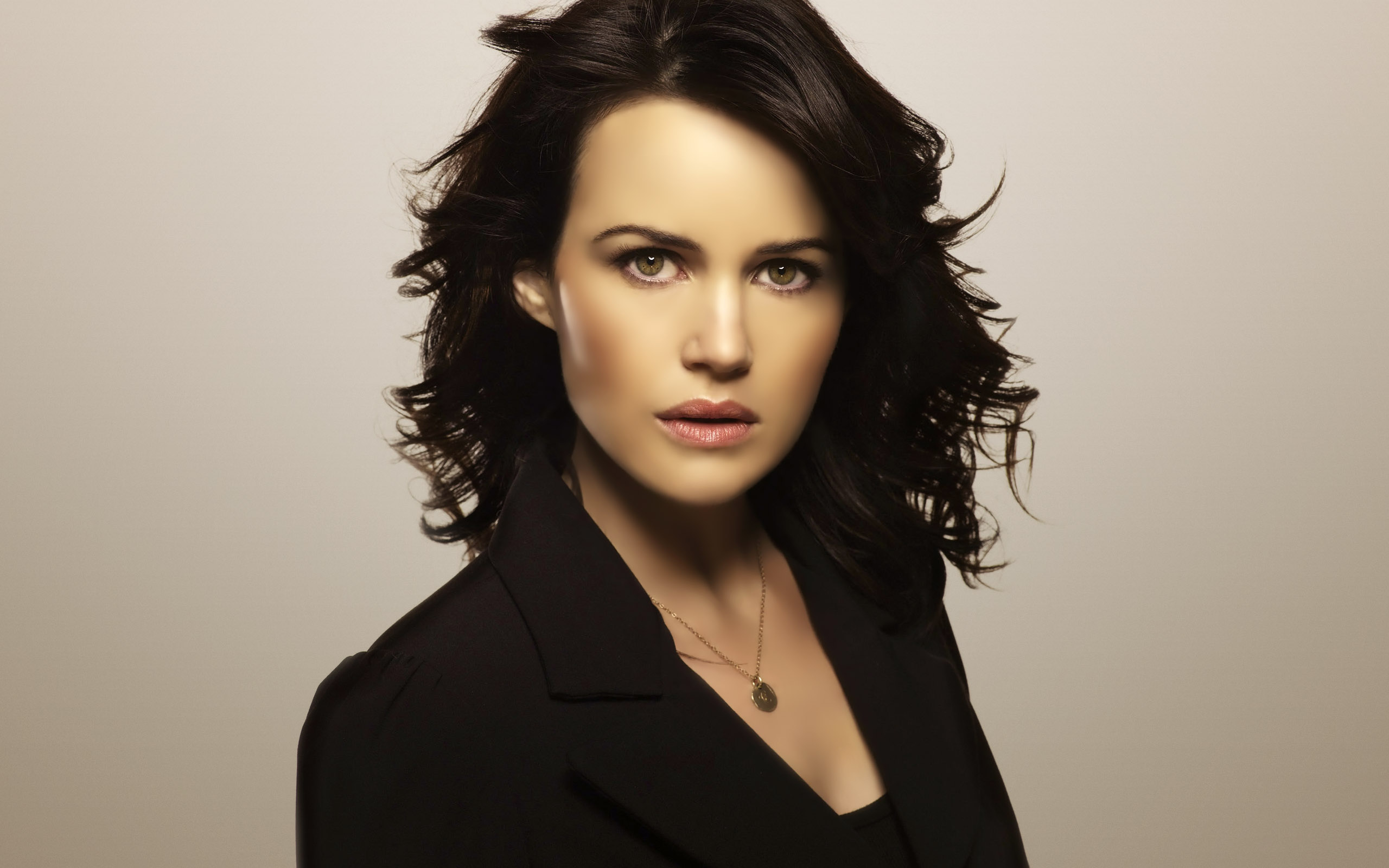 Carla Gugino HD Wallpapers and Backgrounds