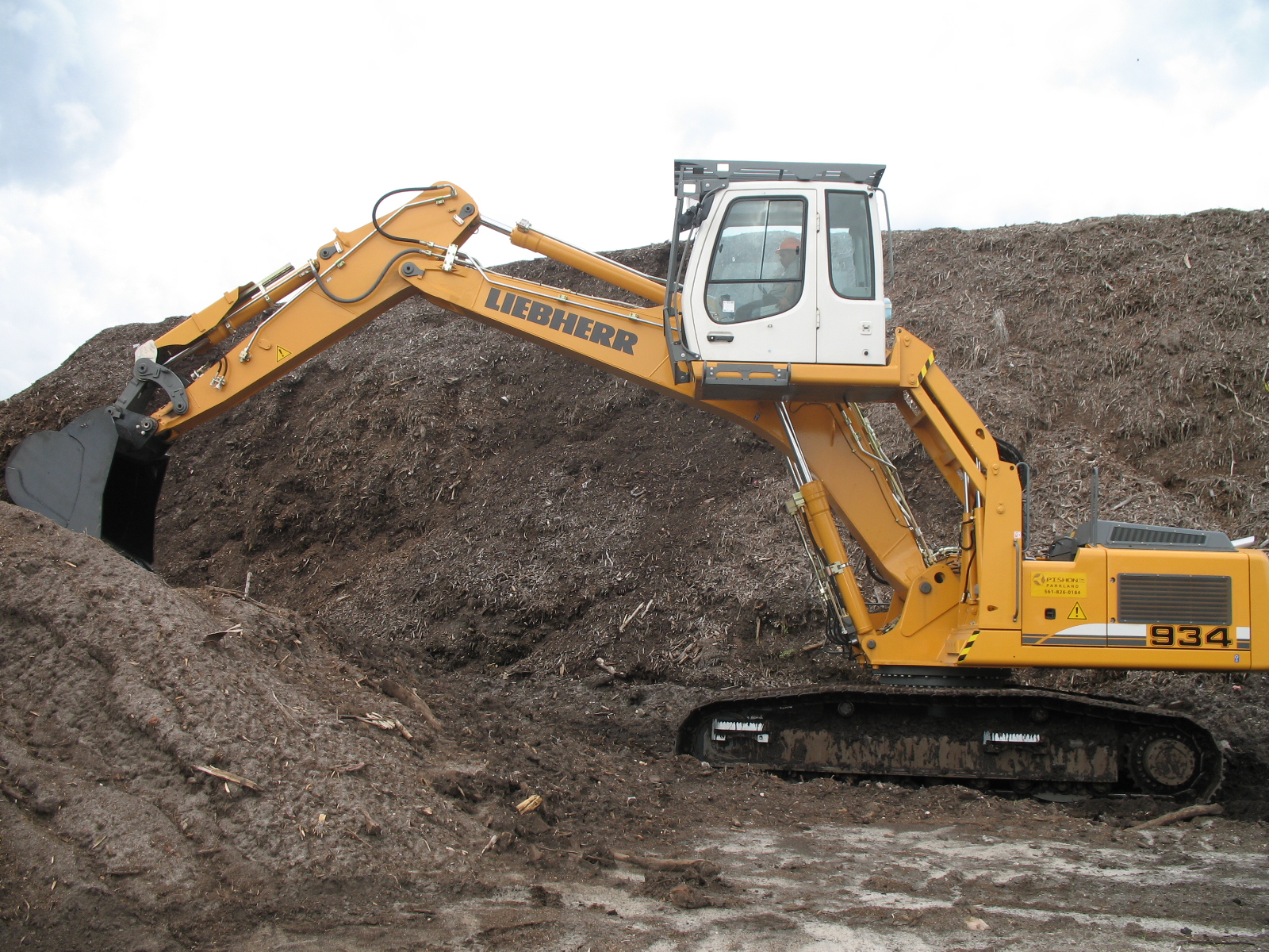 Liebherr 934 Excavator Wallpaper and Background Image 1600x1200 ID436982 Wallpaper Abyss