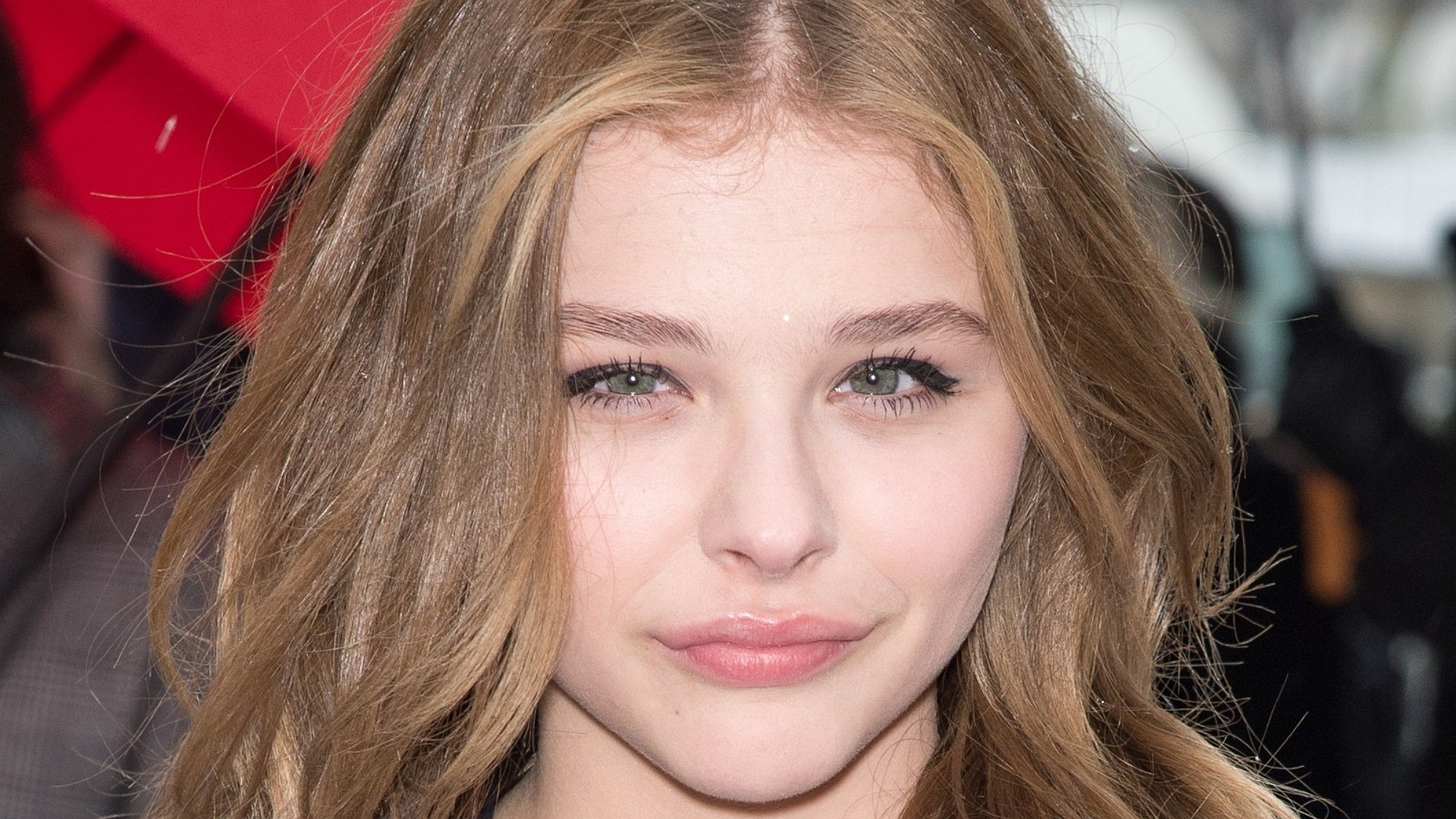 Chloë Grace Moretz HD Wallpaper Background Image 2000x1125