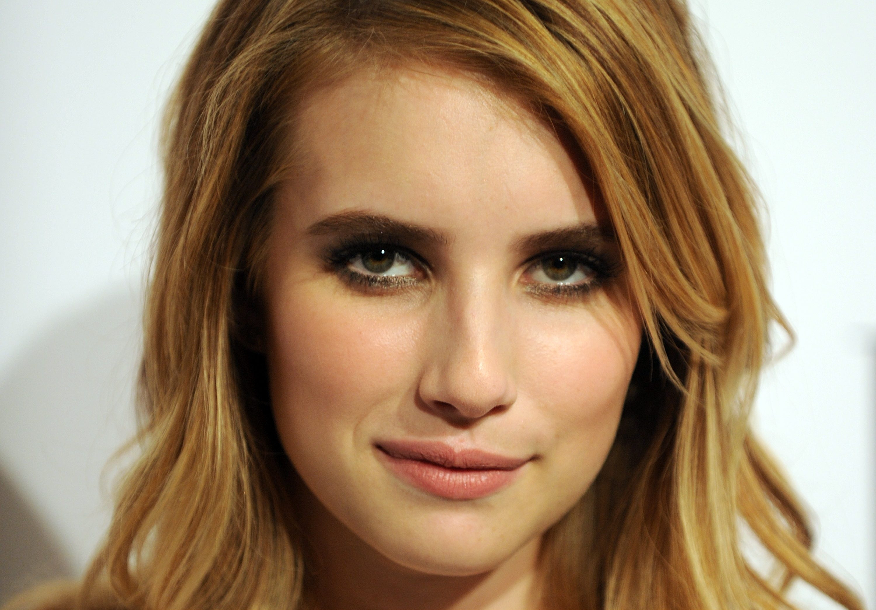 Emma Roberts HD Wallpaper Background Image 3000x2092