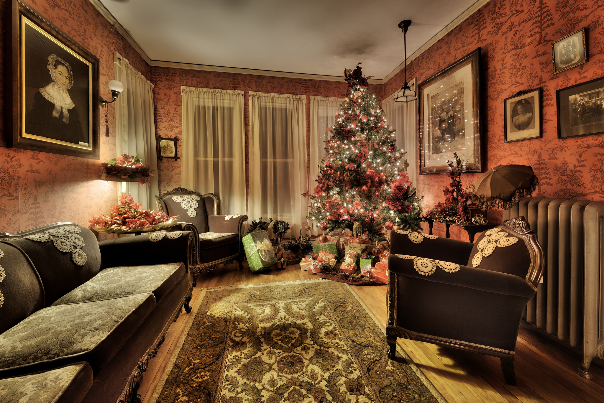 HD Wallpaper of a Festively Adorned Christmas Room