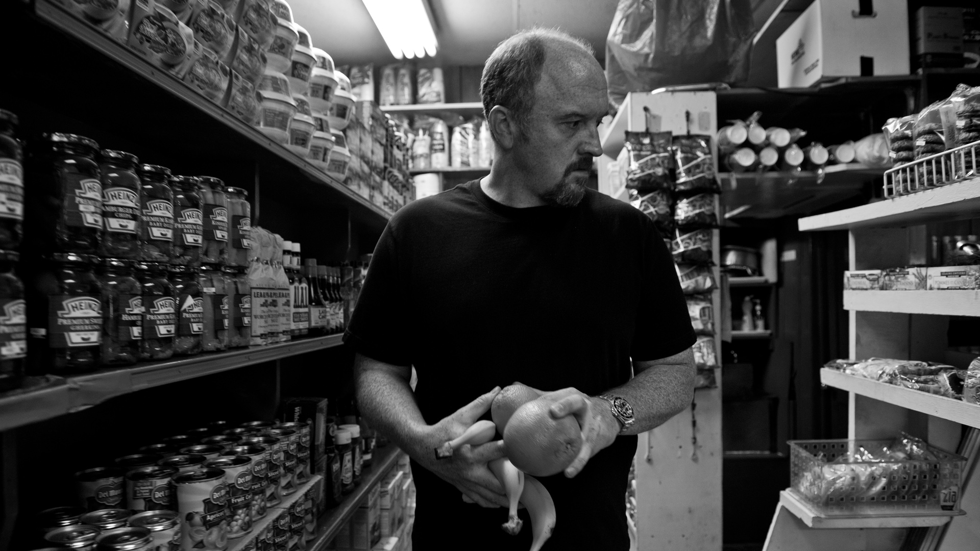 Louie (2010) HD Wallpaper