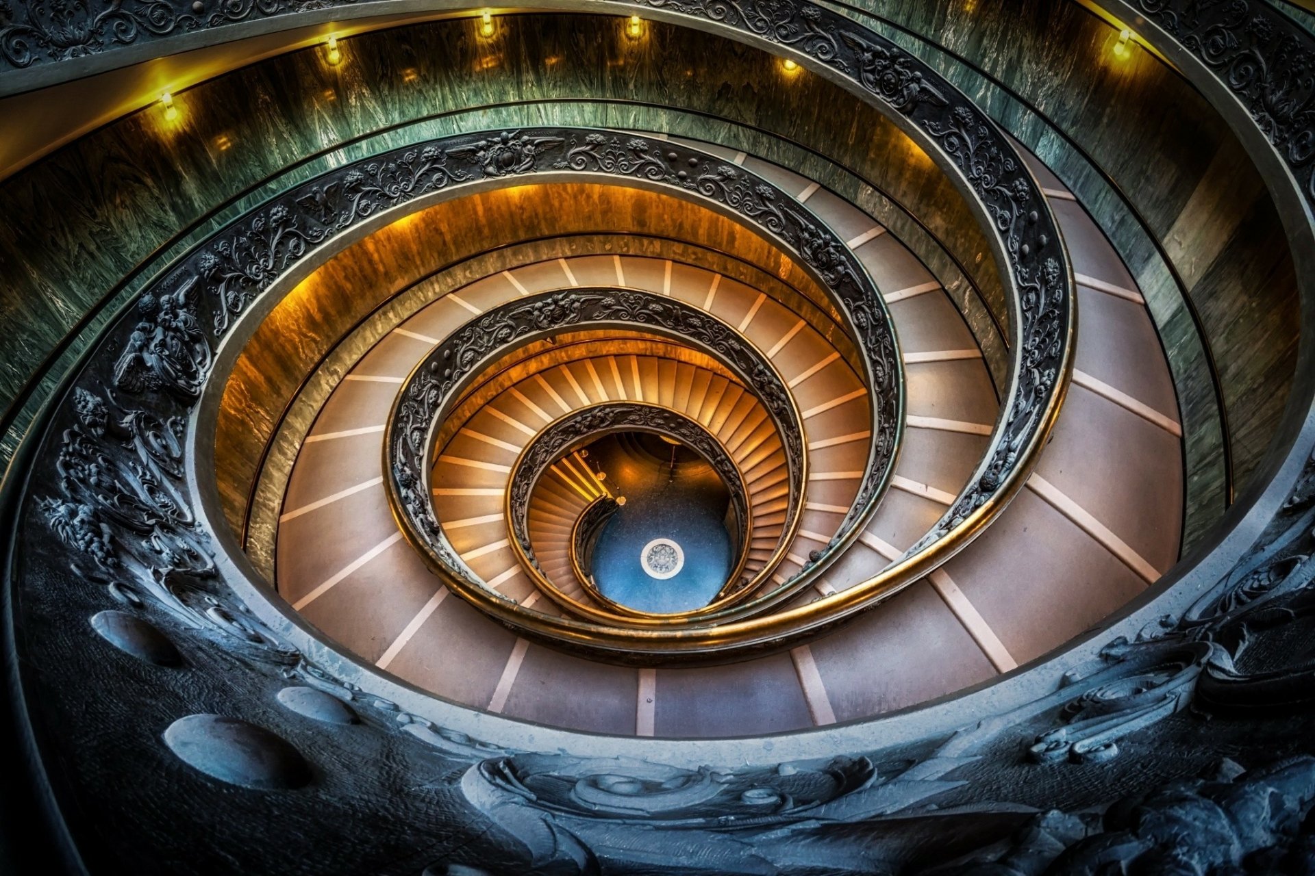 Spiral Staircase in the Vatican HD Wallpaper Hintergrund 2048x1365
