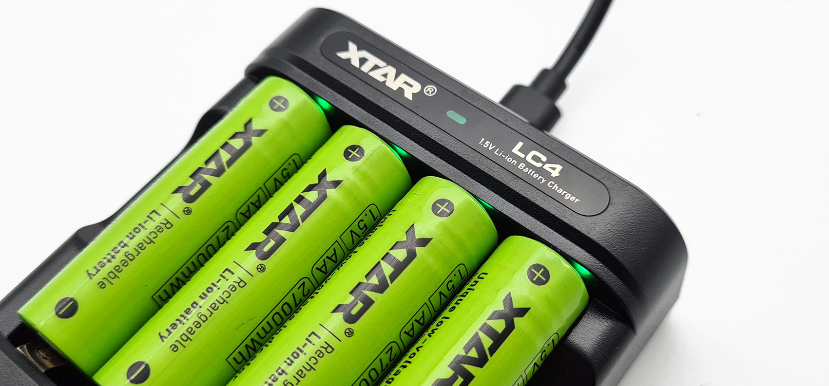 Charger XTAR LC4 + XTAR AA 1.5V battery with LED indicator Chargers