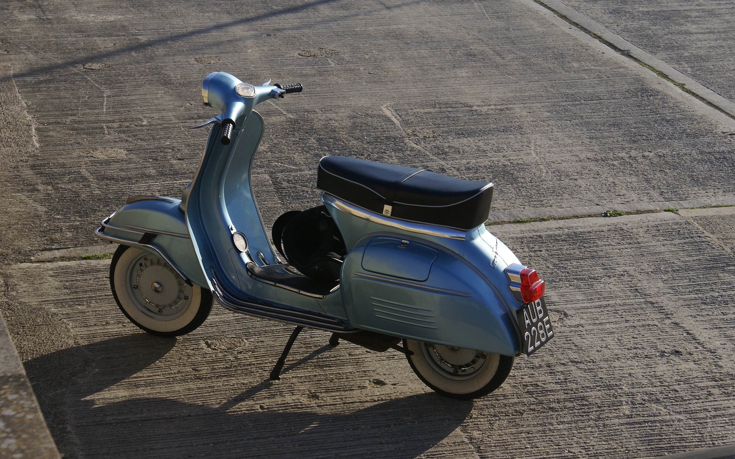 Scooter Full HD Wallpaper and Background Image 2560x1600 ID244397