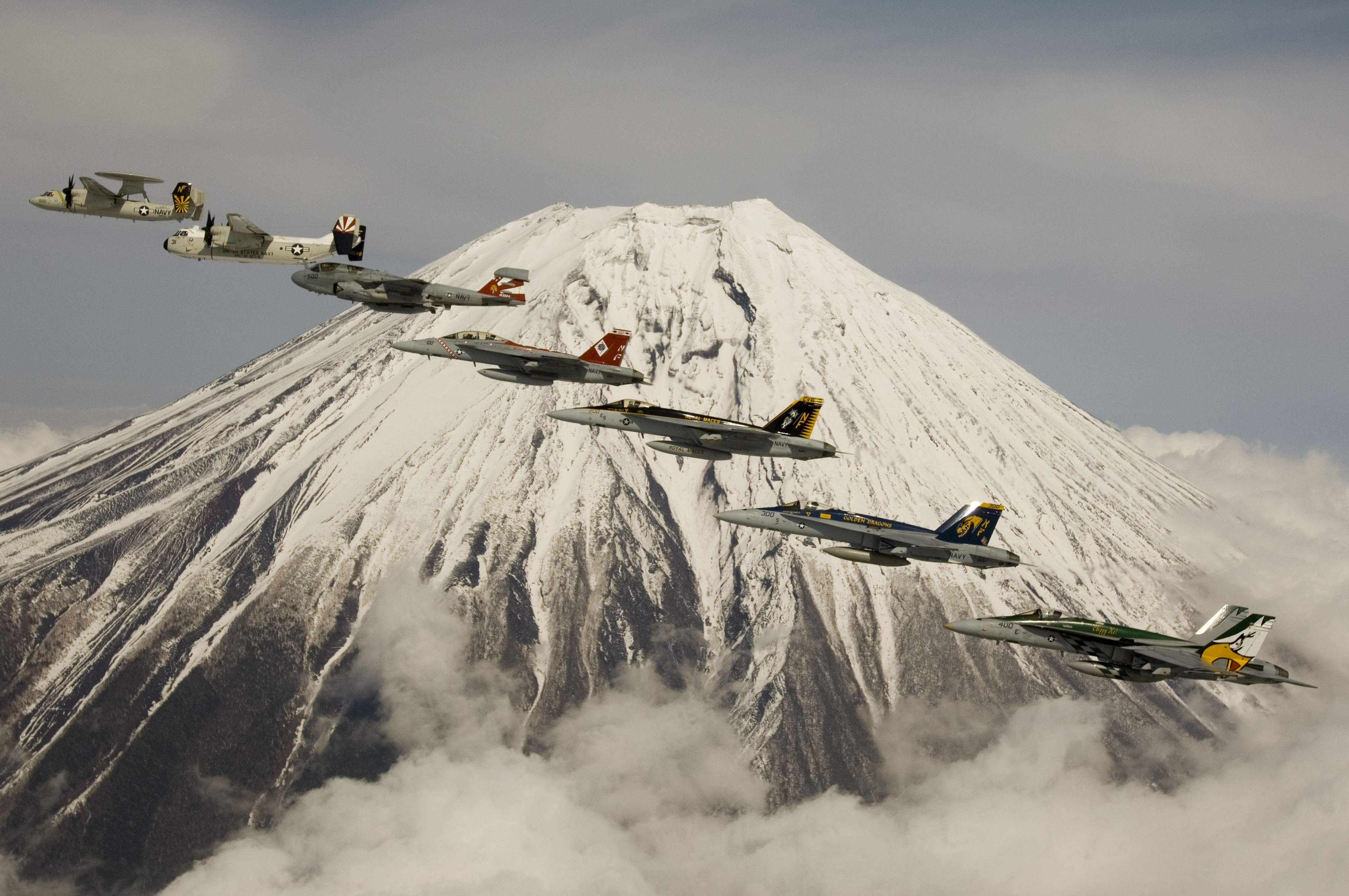 Mount Fuji A Stunning 4K Ultra HD Wallpaper of Military Jet Fighters