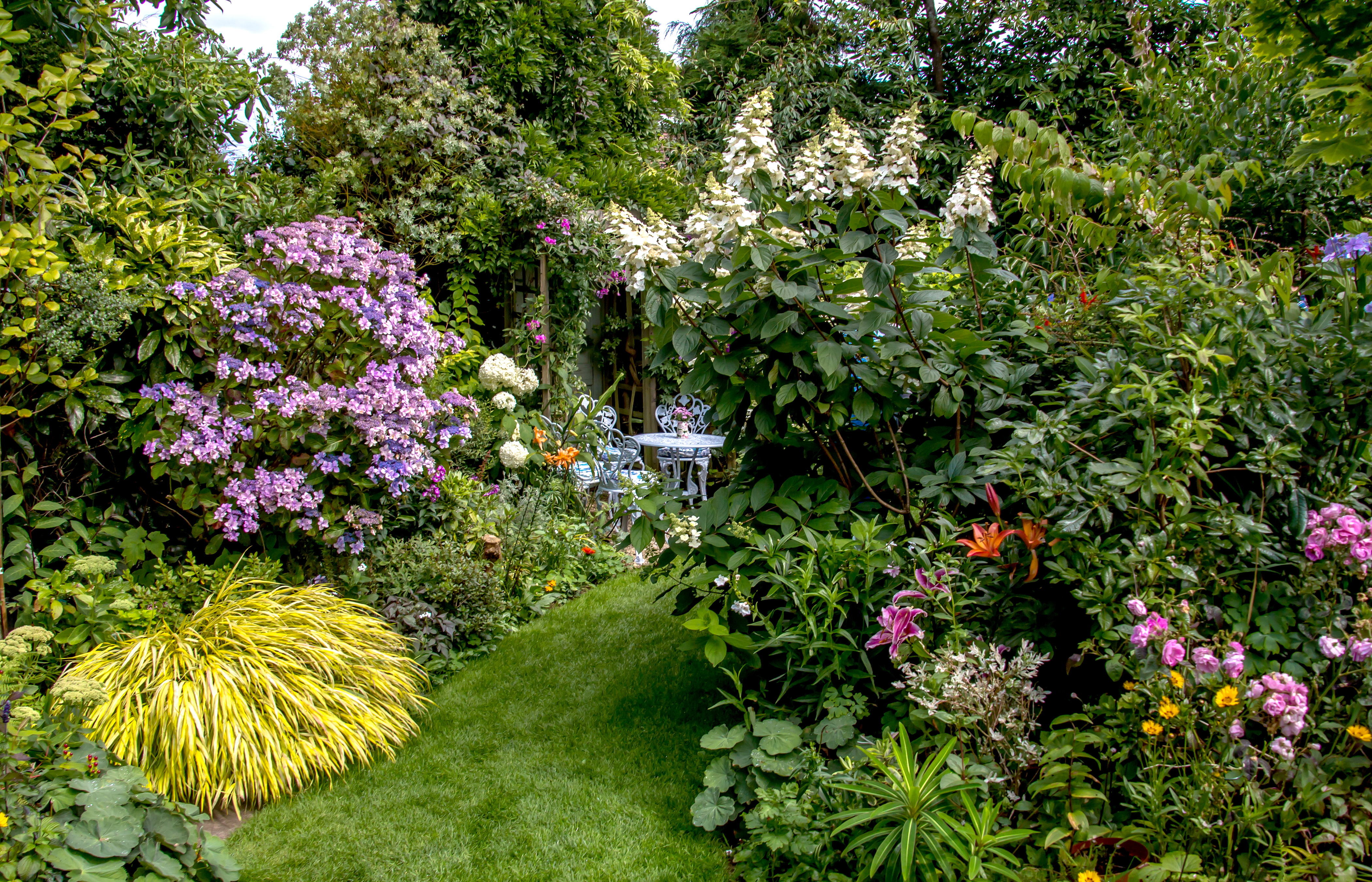 English Garden in Springtime 4k Ultra HD Wallpaper Background Image