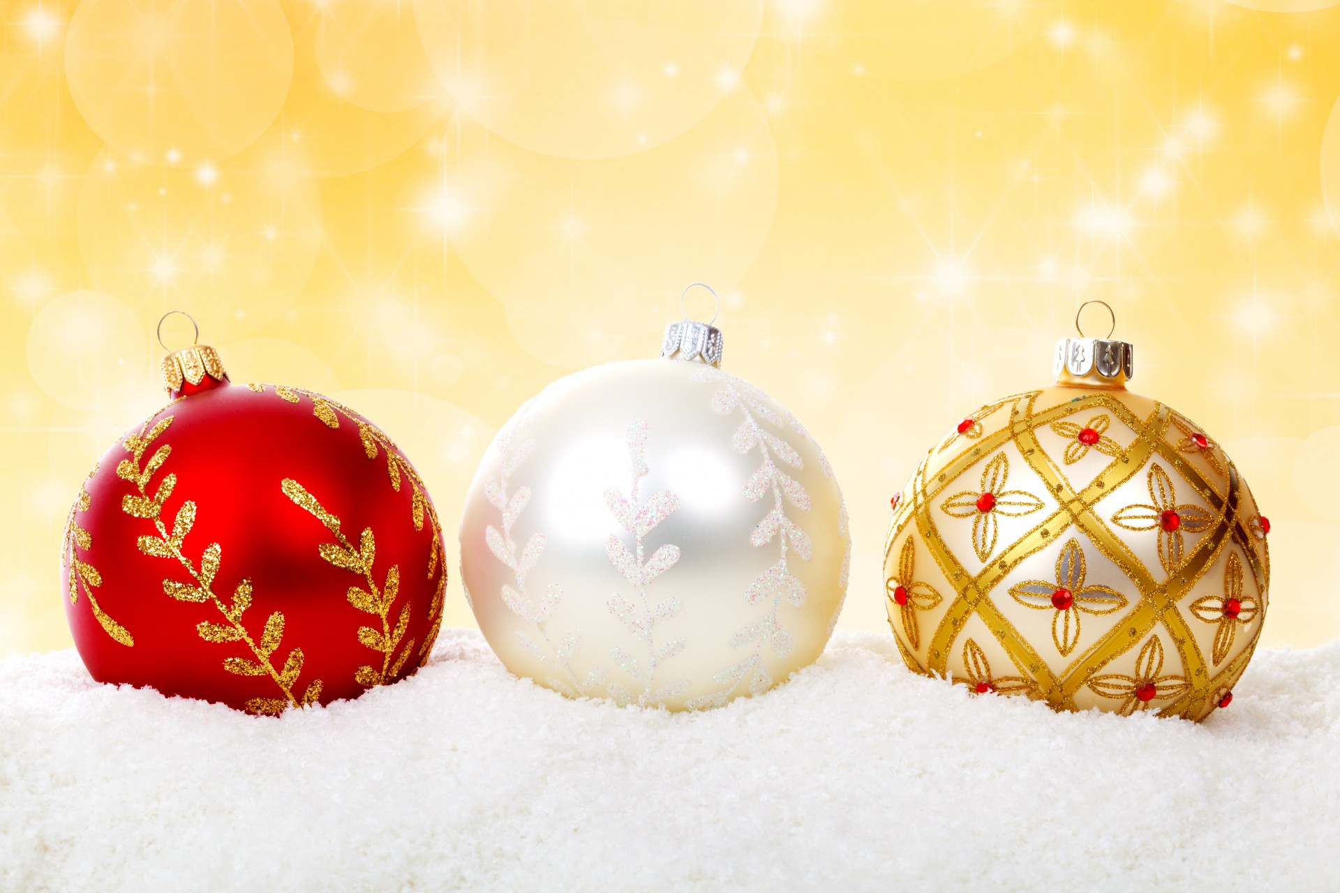 Christmas Baubles on the Snow HD Wallpaper Background Image 1920x1280