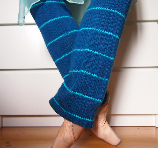 Ravelry Leg warmers for ballet dancers pattern by Laura Poikolainen