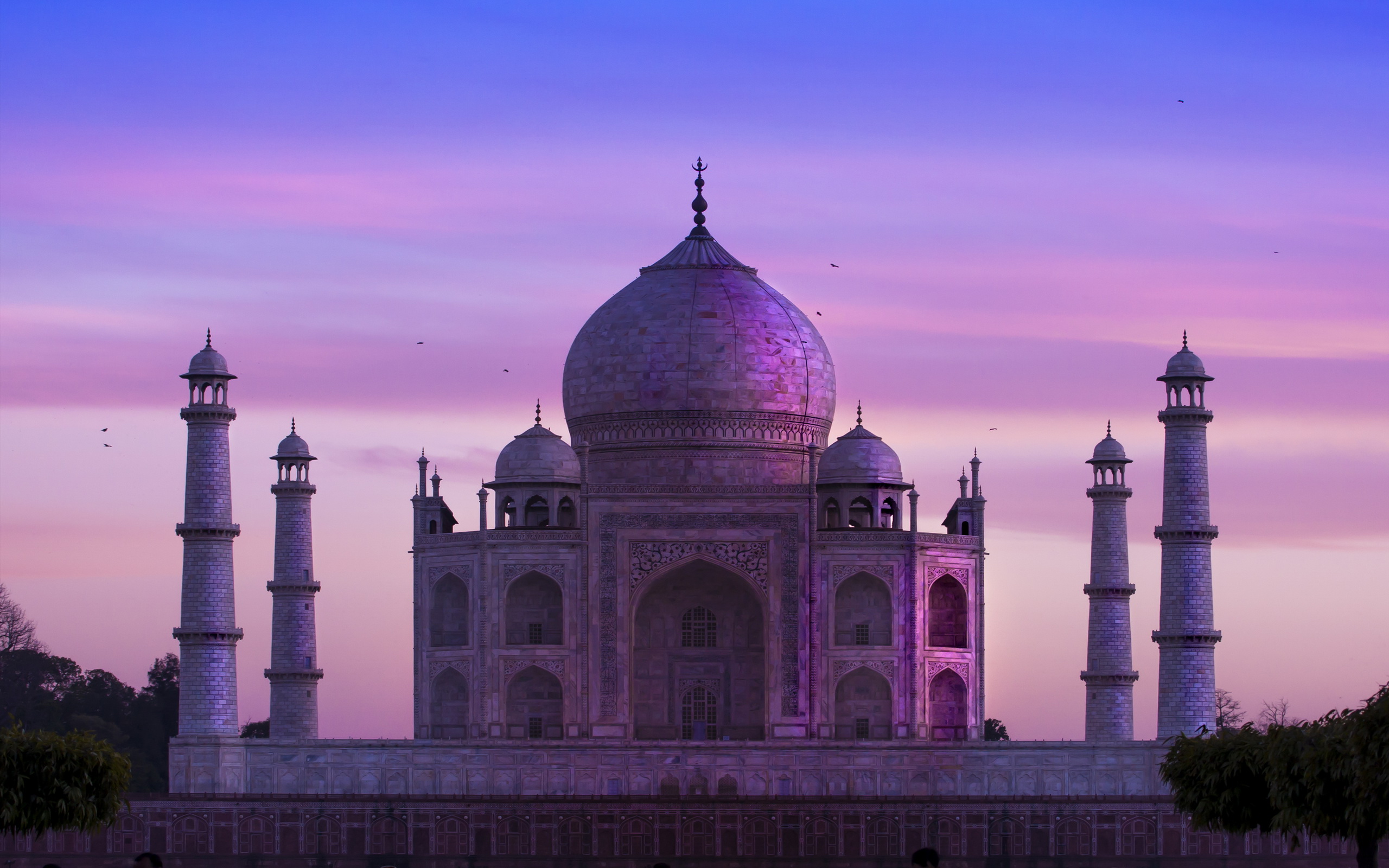 Stunning HD Wallpaper of the Majestic Taj Mahal