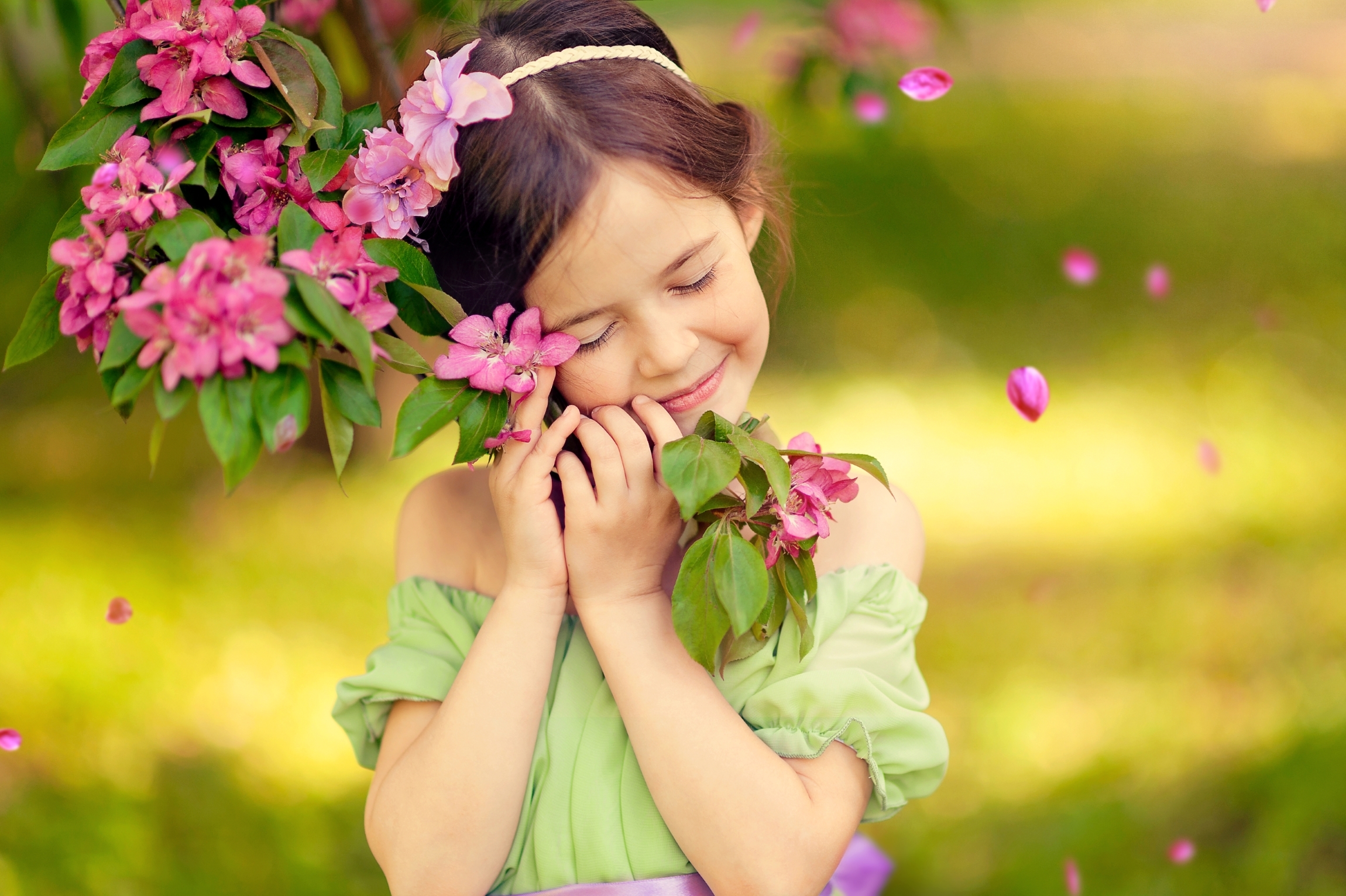 Download Cute Smile Flower Little Girl Photography Child HD Wallpaper
