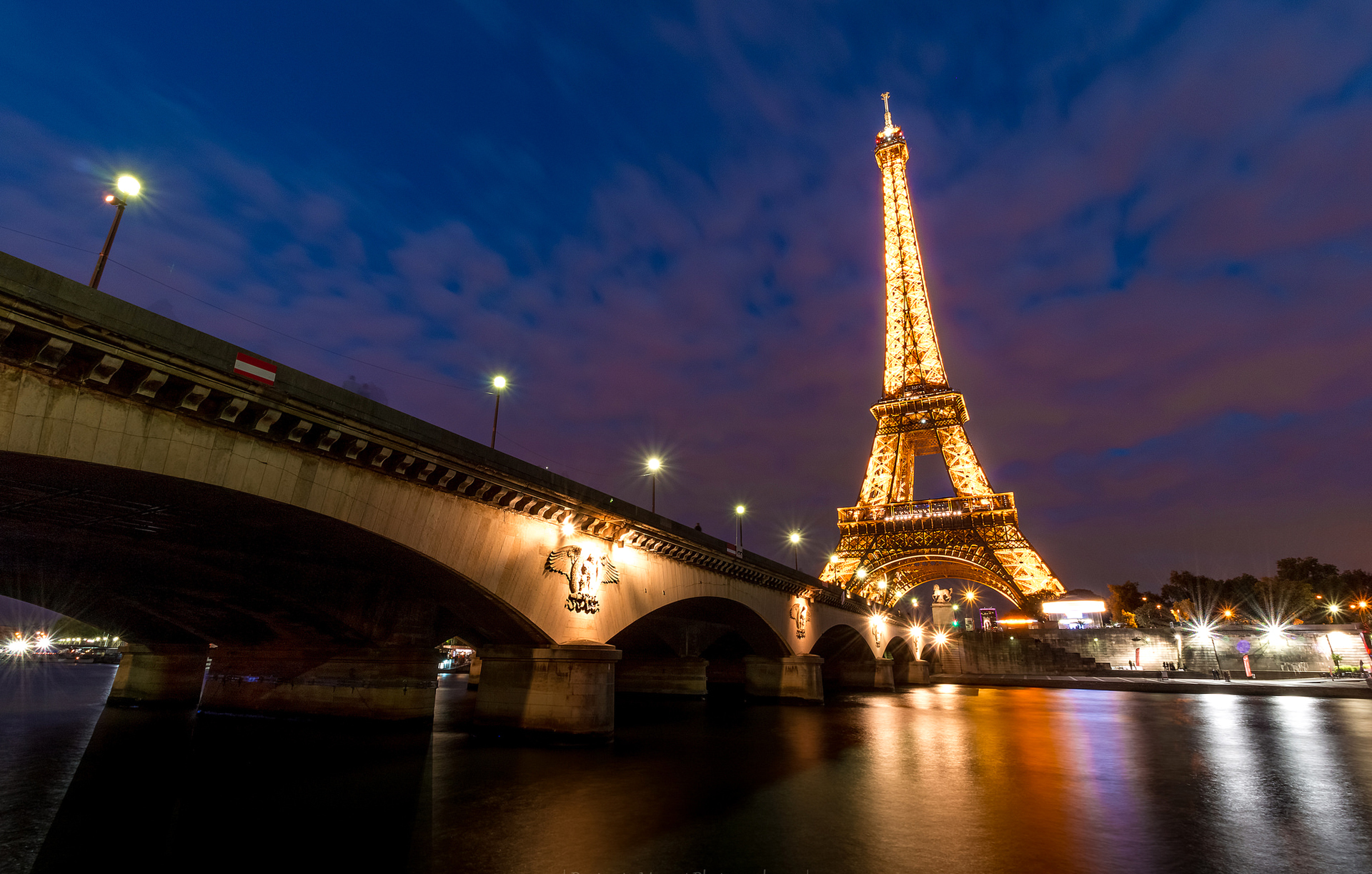 Eiffel Tower HD Wallpaper