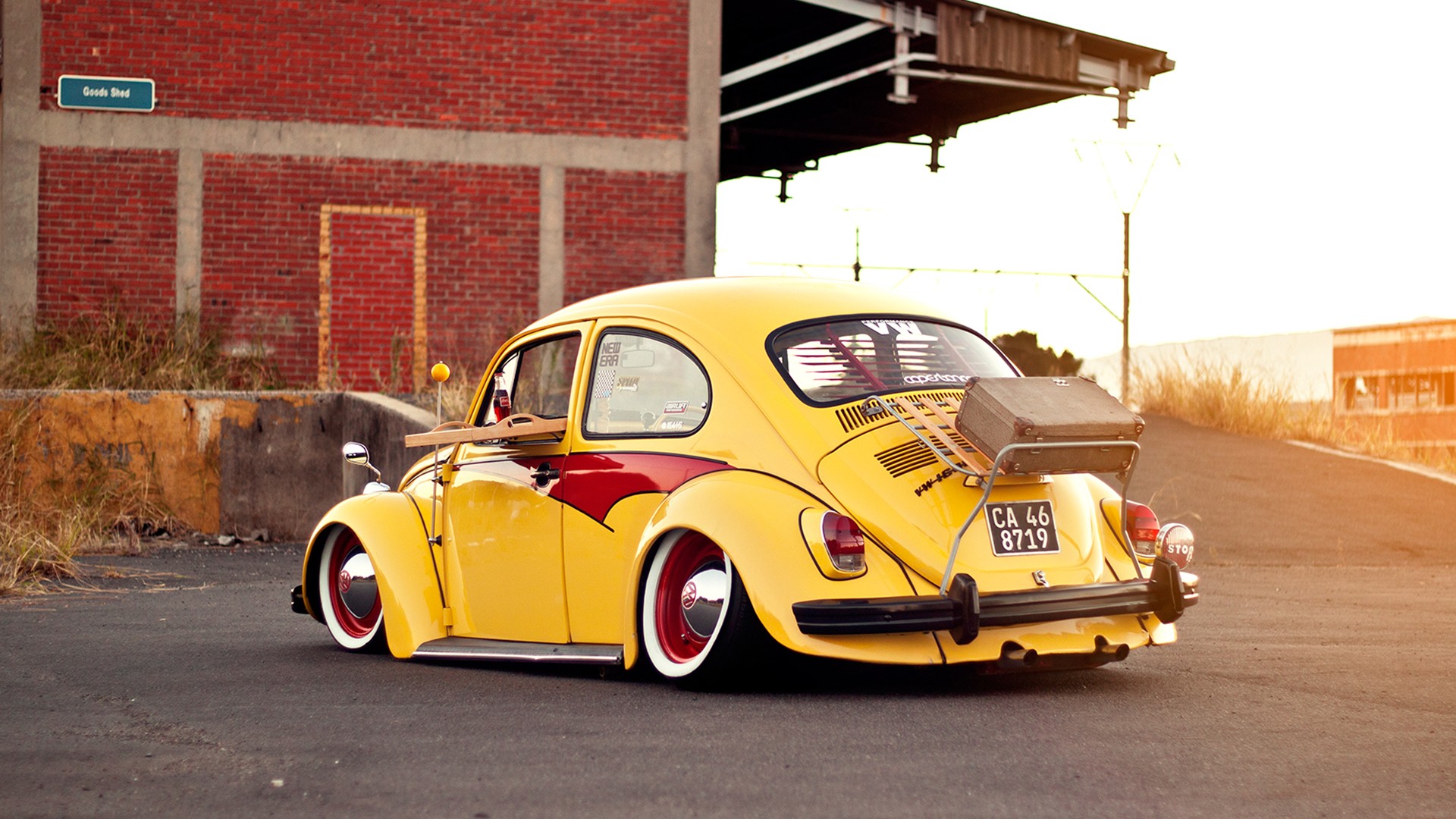 HD Wallpaper of a Stylish Yellow Volkswagen Beetle