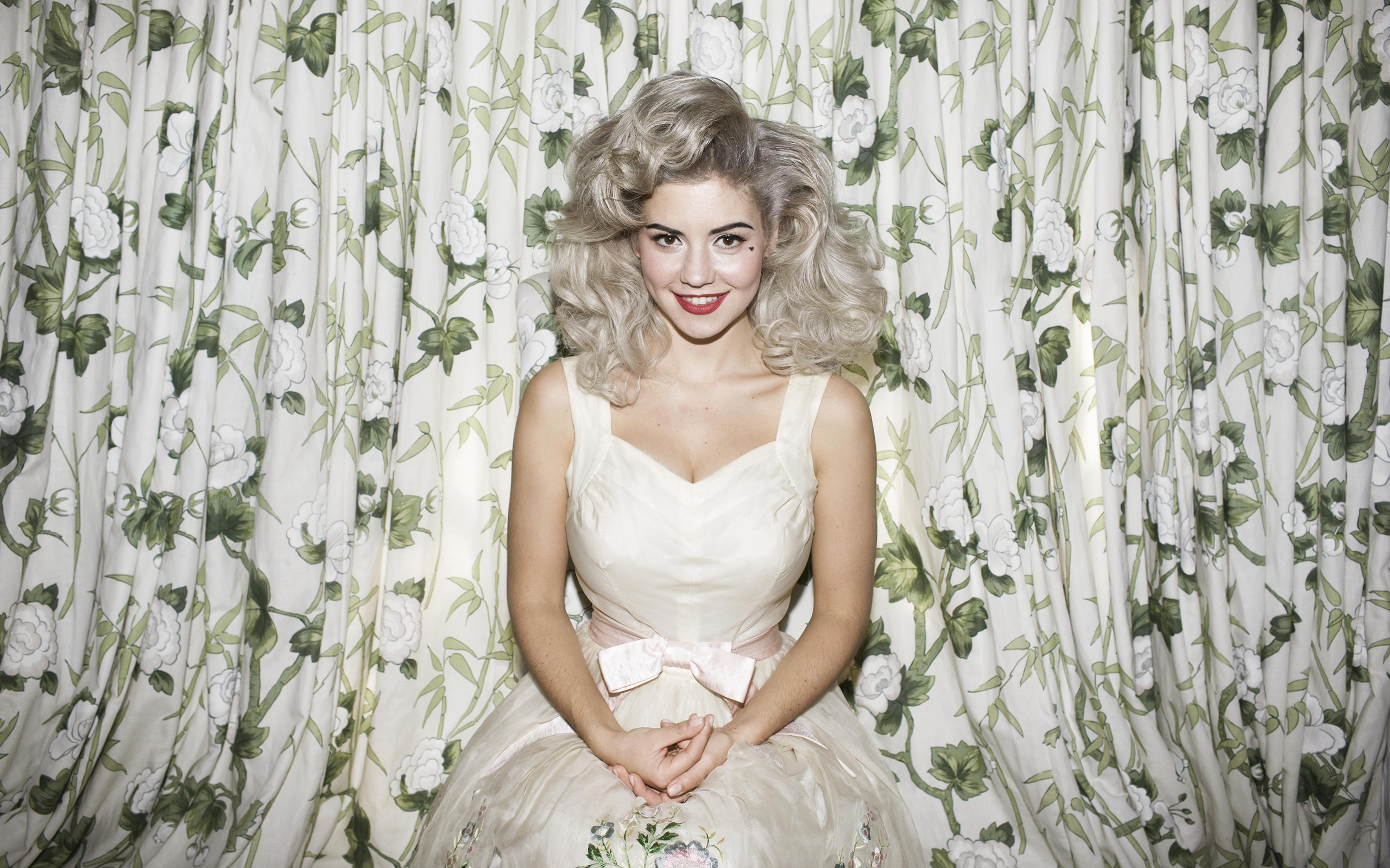 Marina & The Diamonds HD Wallpaper Background Image