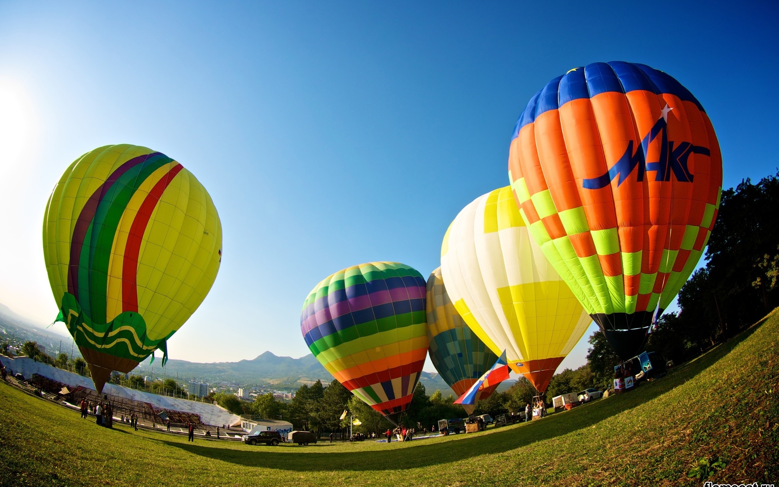 Vibrant Hot Air Balloons HD Wallpaper