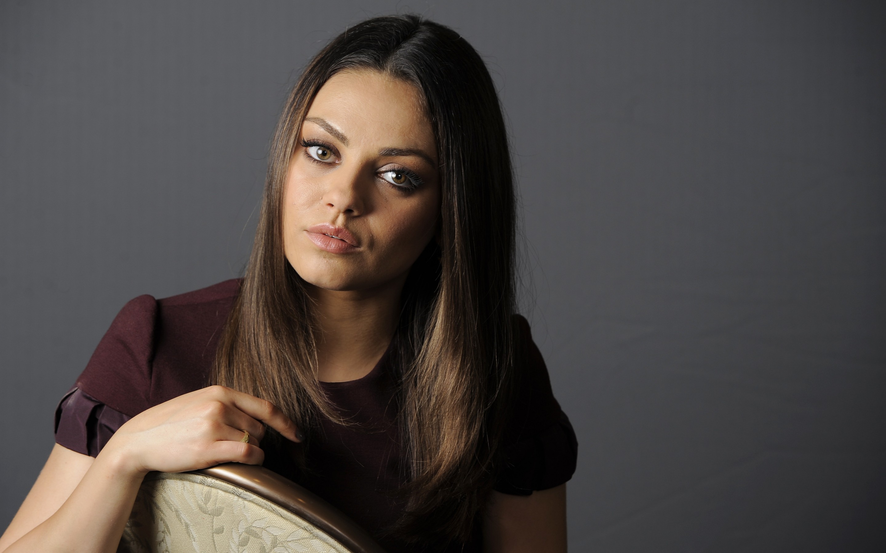 Mila Kunis Full HD Wallpaper and Background Image 2880x1800 ID433414